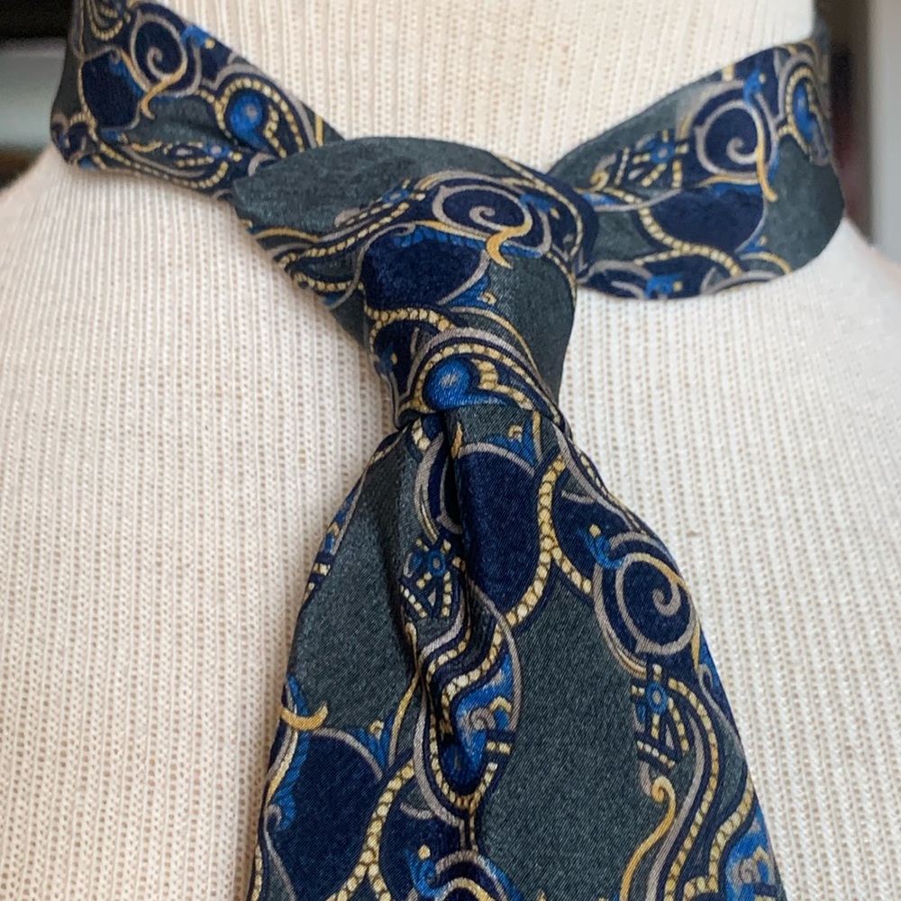 MMA METROPOLITAN MUSEUM OF ART VINTAGE NECKTIE,100% SILK, VINTAGE TEXTILE PRINT